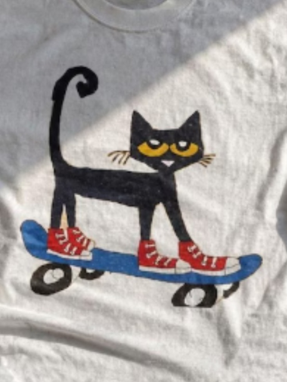 White Cat on Skateboard Graphic Pet-Themed T-Shirt - Picture 2 of 2